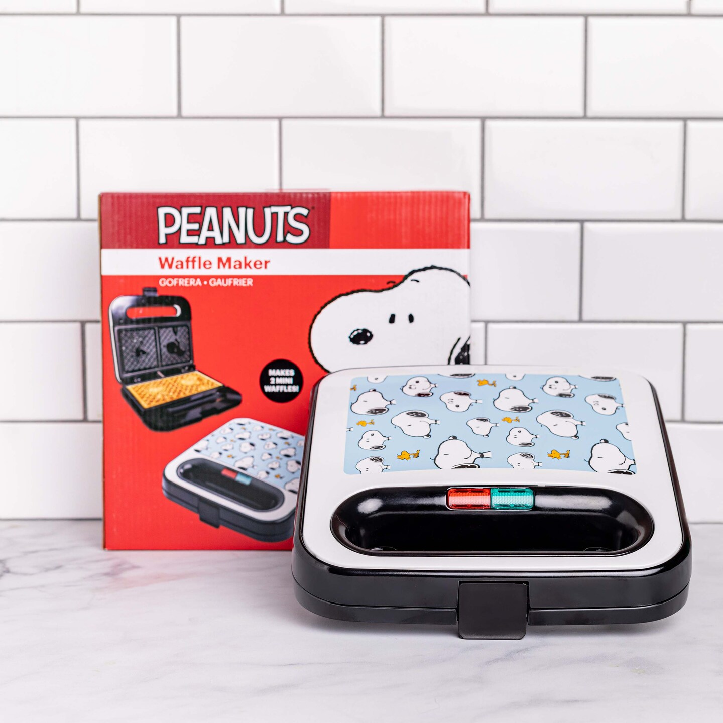 Uncanny Brands Peanuts Snoopy & Woodstock Double-Square Waffle Maker
