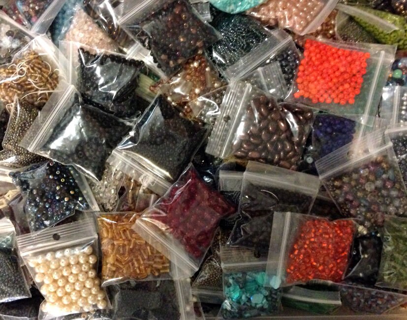 Bulk Mix of Glass Beads - RANDOM Mystery Lot (1/2LB) (B700-Glass)