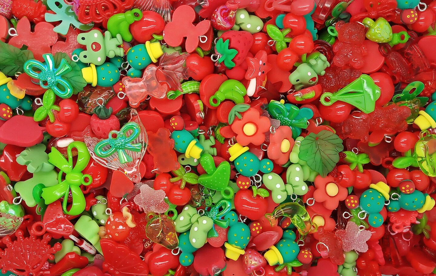 Cute Charm Mix in Red & Green, 30 pieces, Christmas Resin and Acrylic Mix, Adorabilities