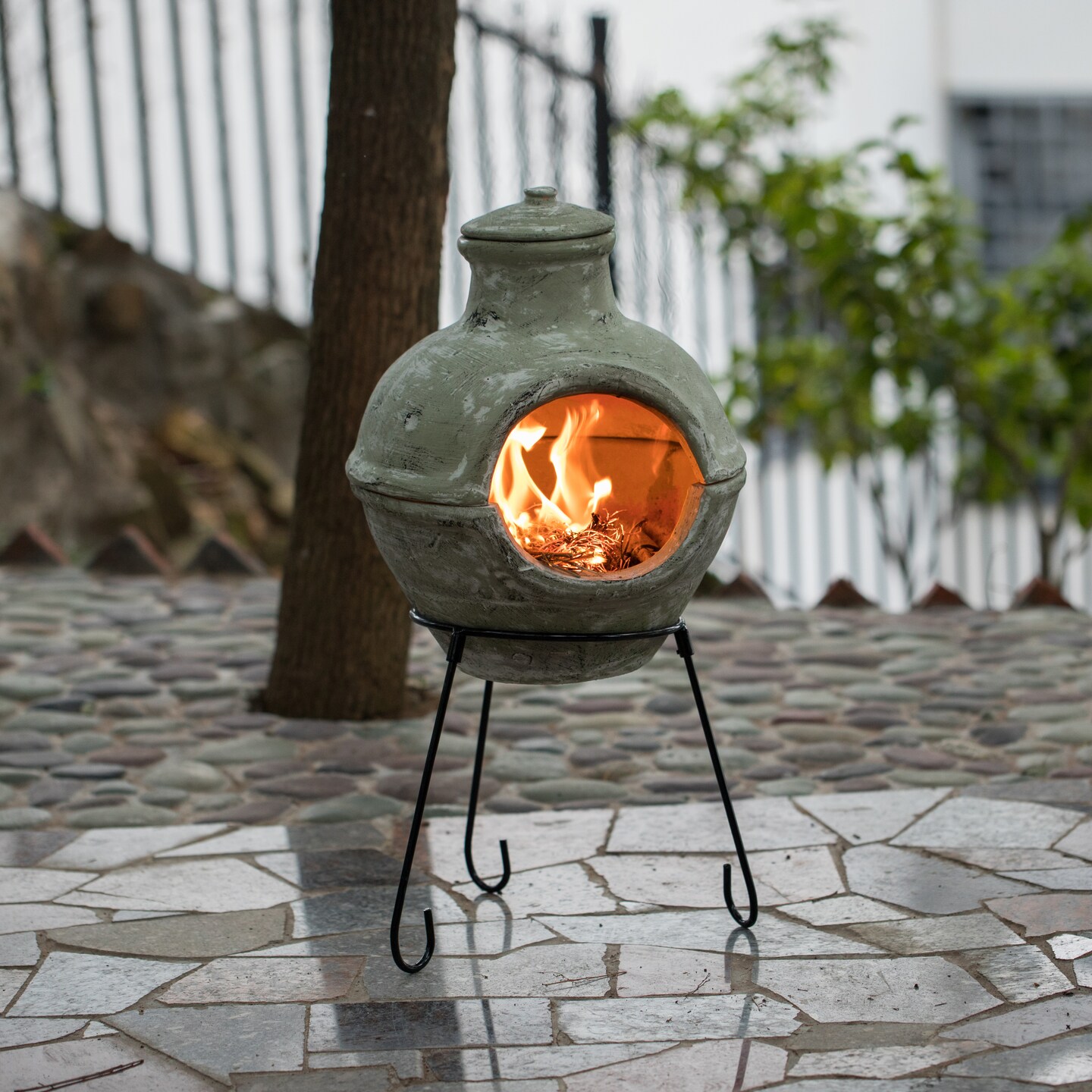 Beige Outdoor Clay Chiminea Barbecue Firepit Accent Design Charcoal Burning Fire Pit with Sturdy Metal Stand, Barbecue, Cocktail Party, Family Gathering, Cozy Nights Fire Pit
