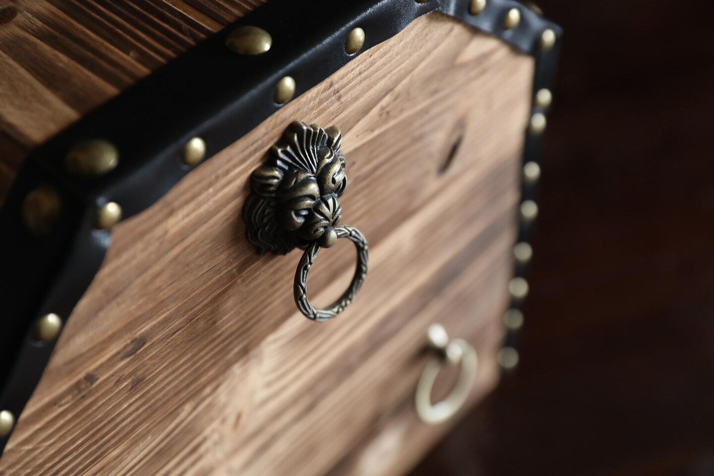 Large Wooden Decorative Lion Rings Pirate Trunk with Lockable Latch and Lock