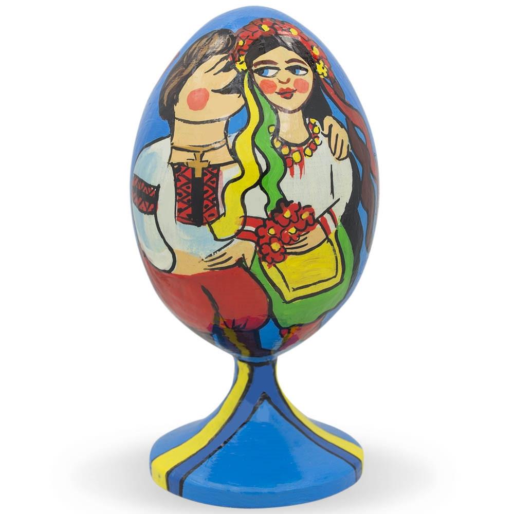 Couple Celebrating Ukrainian Independence Day Wooden Figurine