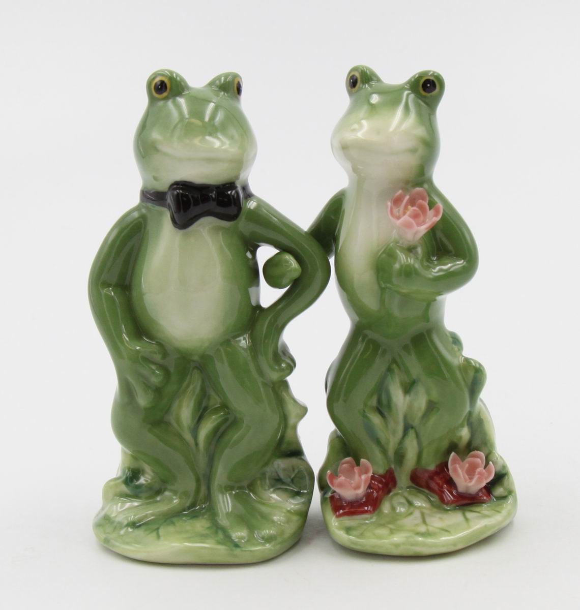 Ceramic Frog Couple Salt & Pepper Shakers, Wedding Décor, Wedding Gift, Anniversary Décor, Anniversary Gift, Home Decor, Kitchen Decor