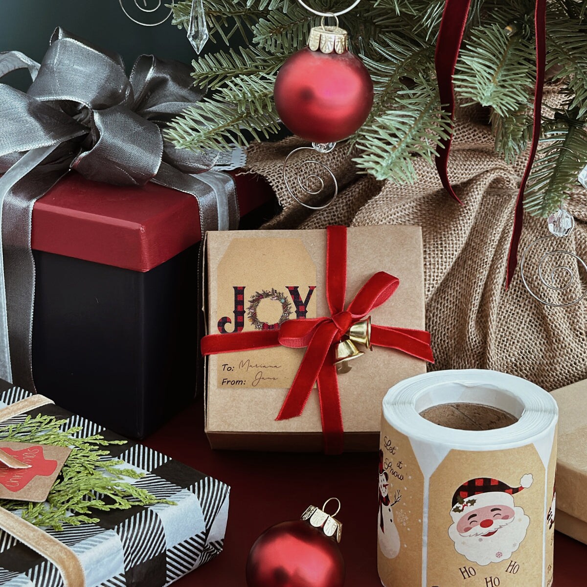 Wrapables Christmas Holiday Gift Tag Stickers and Labels Roll for Gift-Wrapping, Labeling, Package Decoration