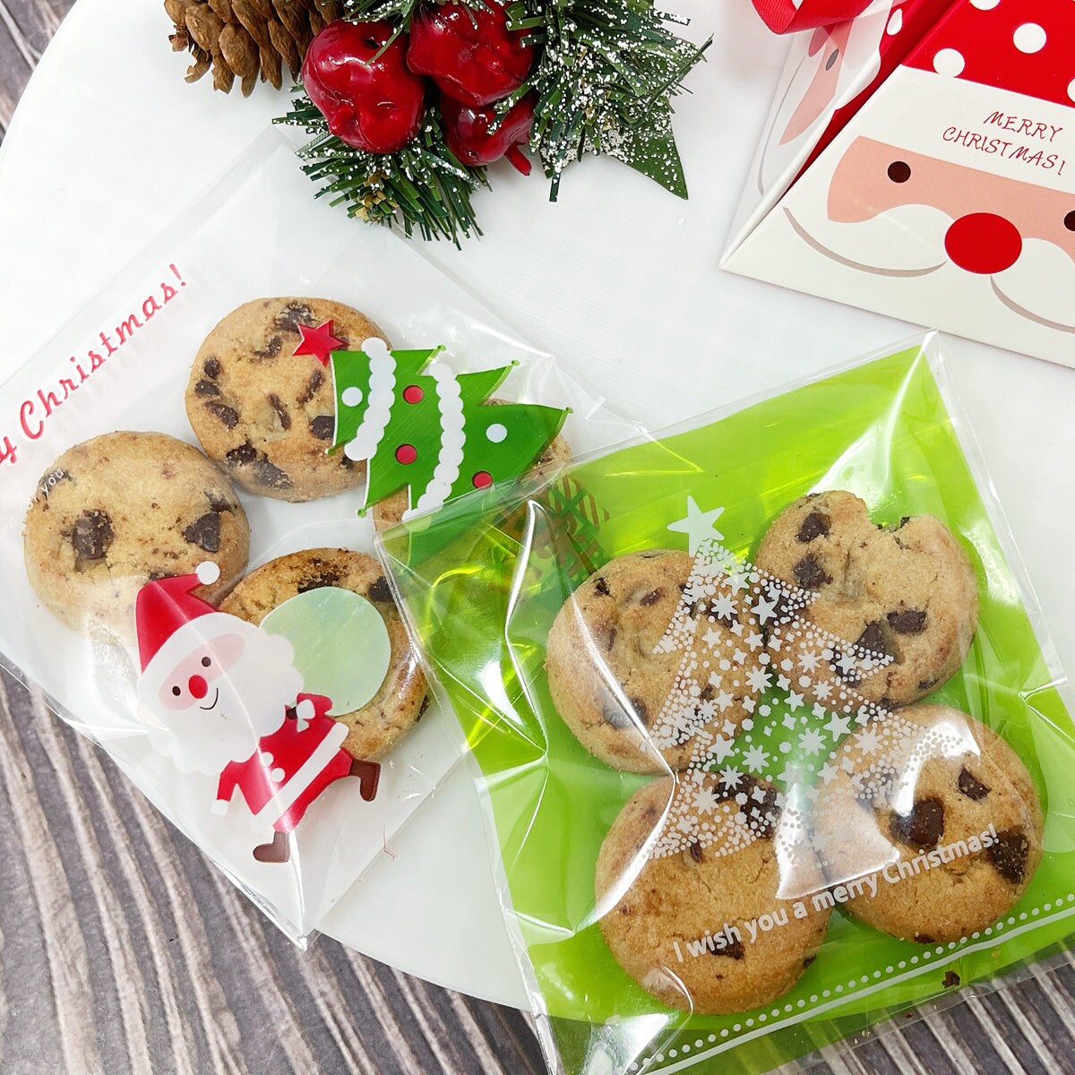 Wrapables Transparent Self-Adhesive 4&#x22; x 4&#x22; Candy and Cookie Bags, Favor Treat Bags for Christmas Parties and Holidays (200pcs)