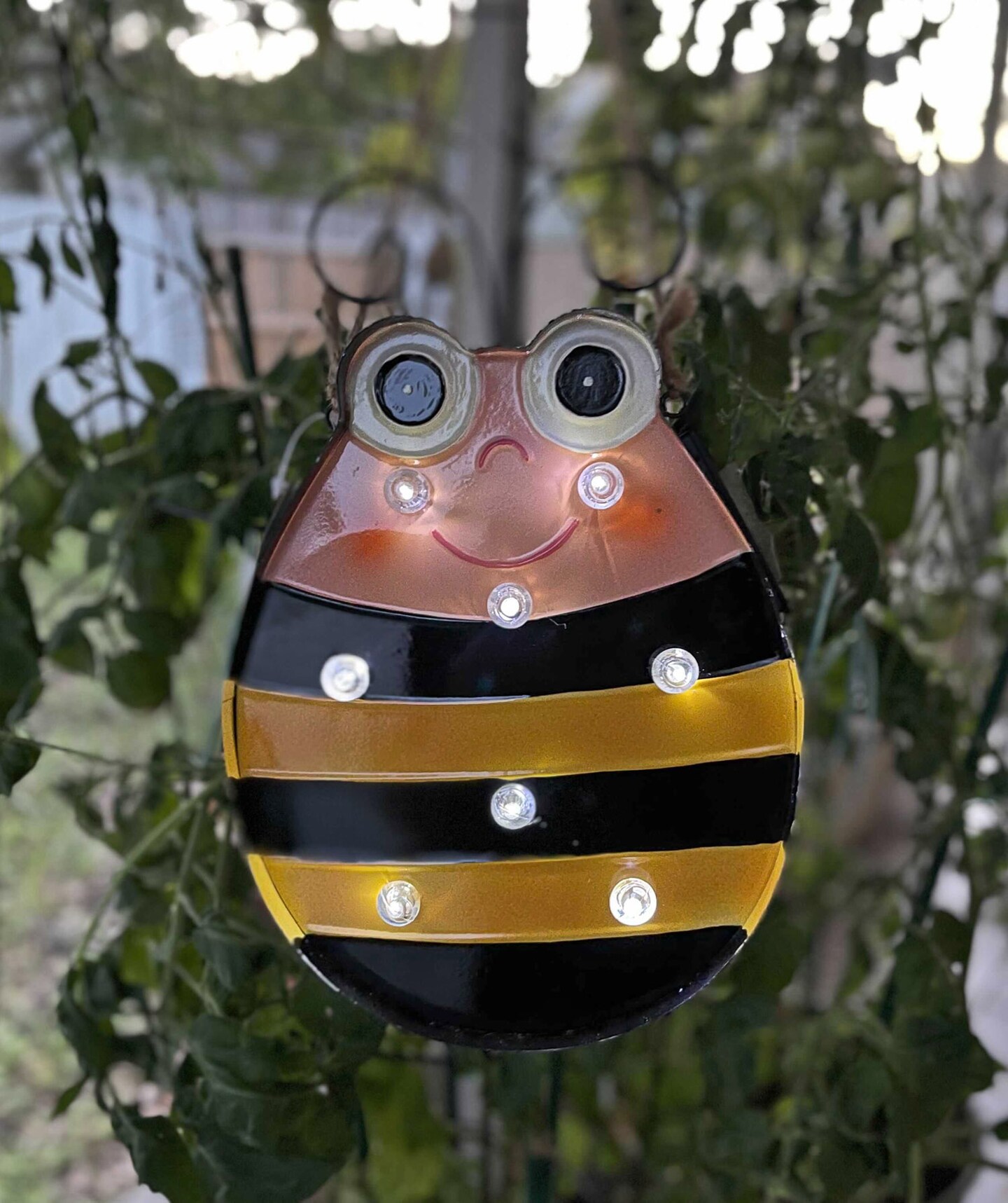 Metal Hanging LED Solar Garden Sculpture Decorative Light Yard Decor Art