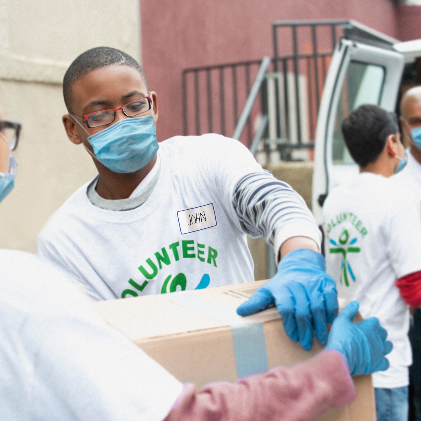 Avery Flexible Name Badges, 2-1/3" x 3-3/8", White with Blue Border, 400 per Pack, 2 Packs, 800 Removable Name Tag Stickers Total (01730)