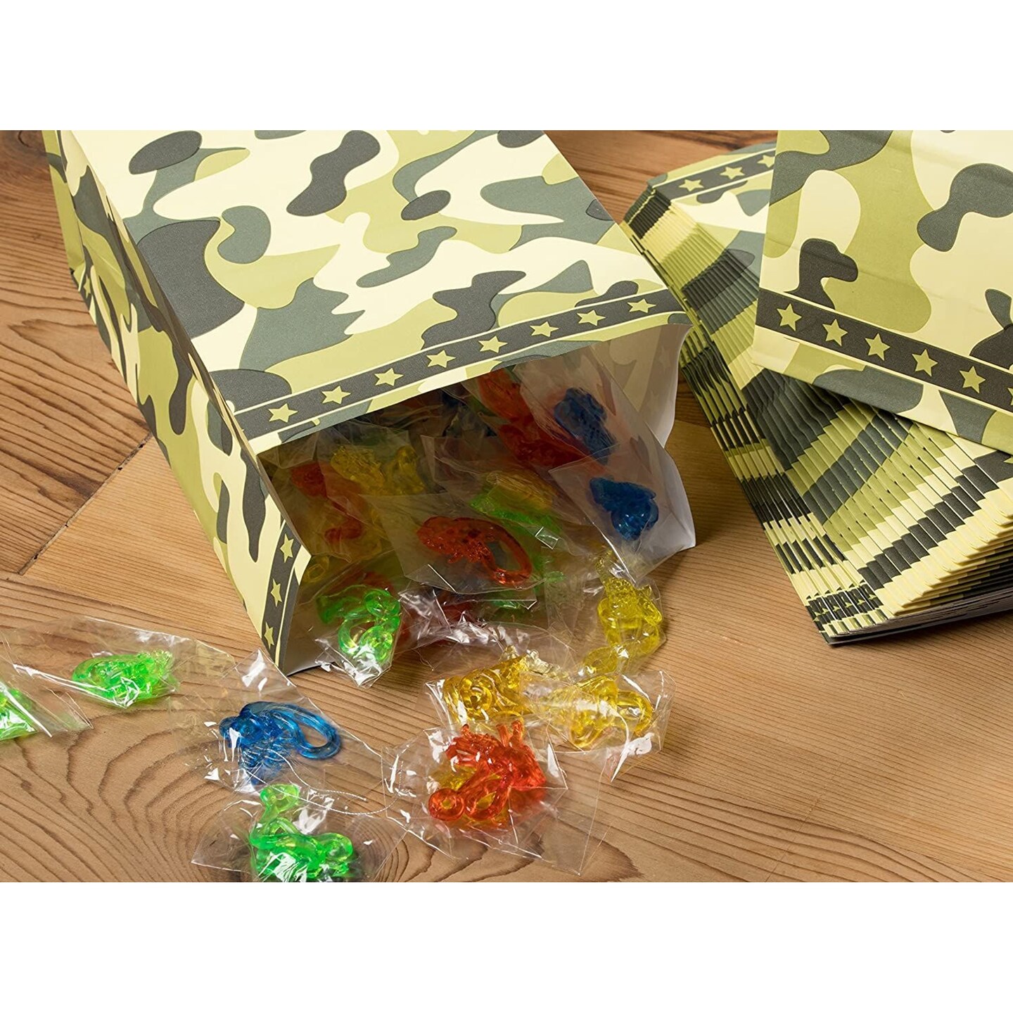 Party Treat Bags - 36-Pack Gift Bags, Camo Party Supplies, Paper Favor Bags, Goodie Bags for Kids, Camouflage Design, 5.2 x 8.7 x 3.3 Inches