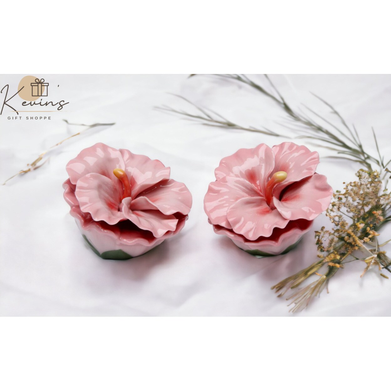 kevinsgiftshoppe Ceramic Hibiscus Flower Salt and Pepper Shakers Home Decor   Kitchen Decor