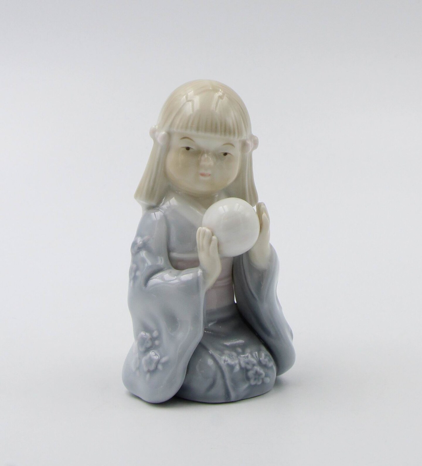 Ceramic Japanese Girl in Kimono Dress Playing with Temari Ball Figurine, Gift for Her, Gift for Daughter, Home Decor, Asian Decor