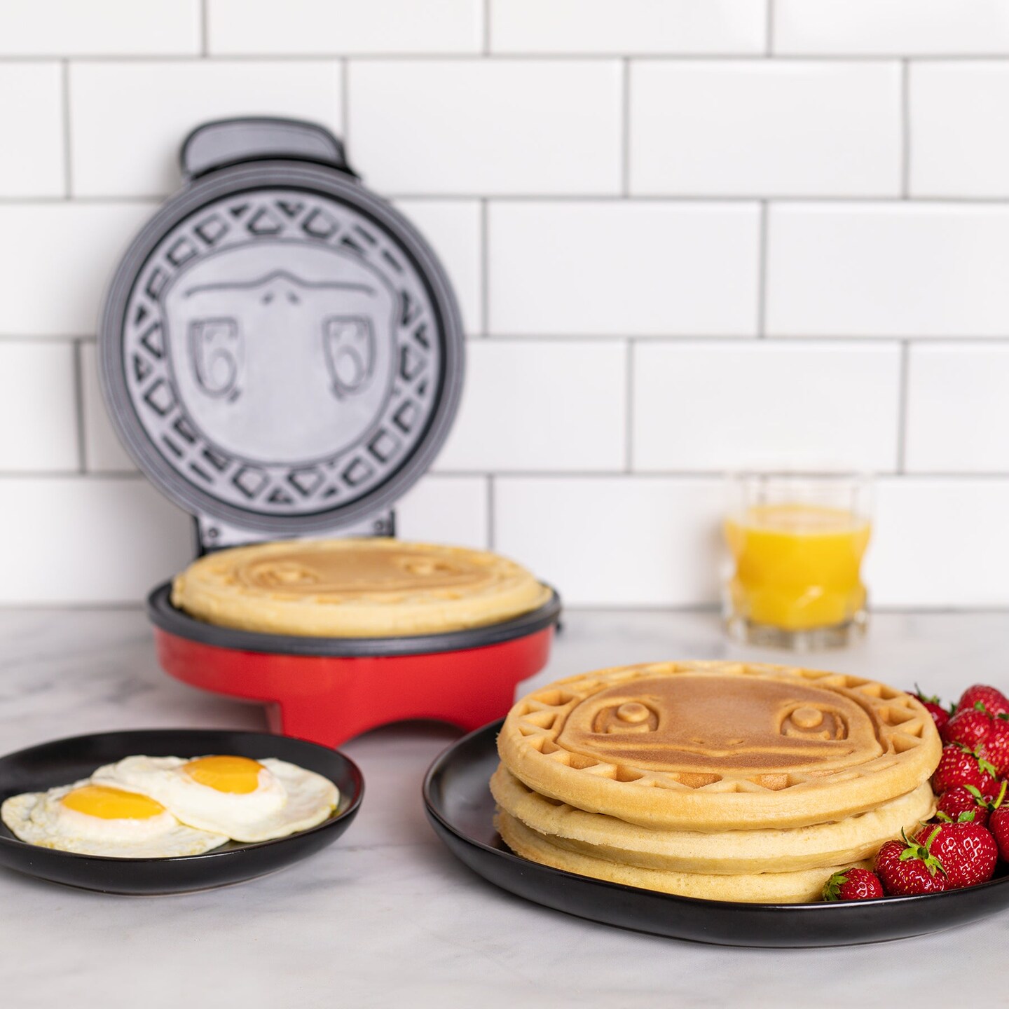 Uncanny Brands Pok&#xE9;mon Squirtle Waffle Maker