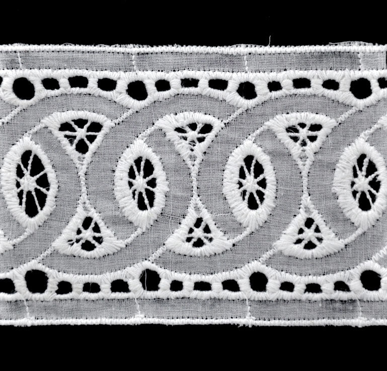 Belagio Flat Eyelet Lace Trim, 2.63" Wide, Rings Design, 20-Yard Bolt, White