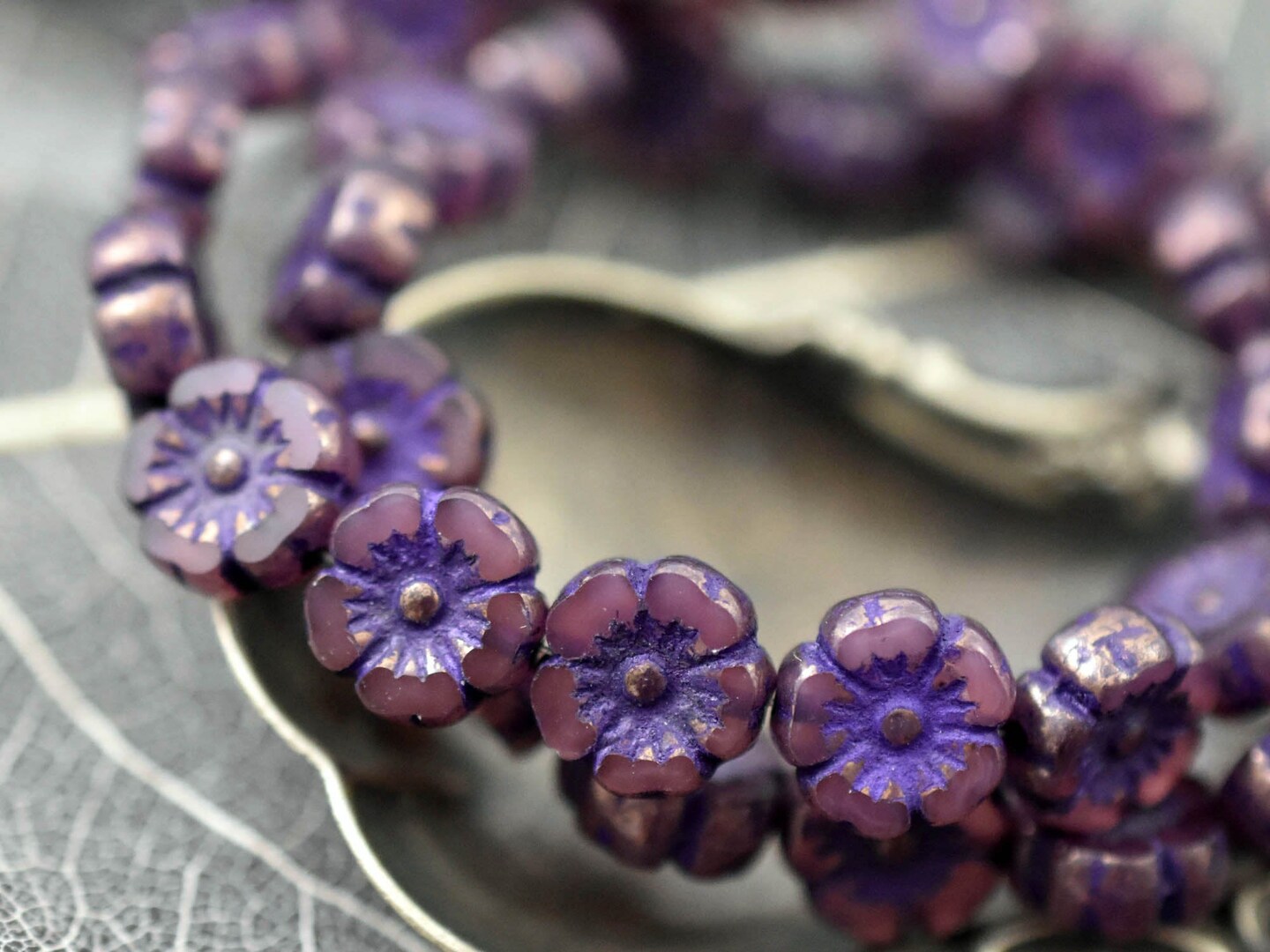 *16* 9mm Bronzed Purple Washed Lilac Opaline Hawaiian Flower Beads