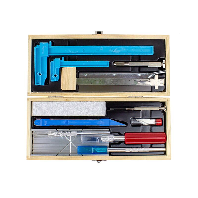 Builder&#x27;s Knife and Hobby Tool Set