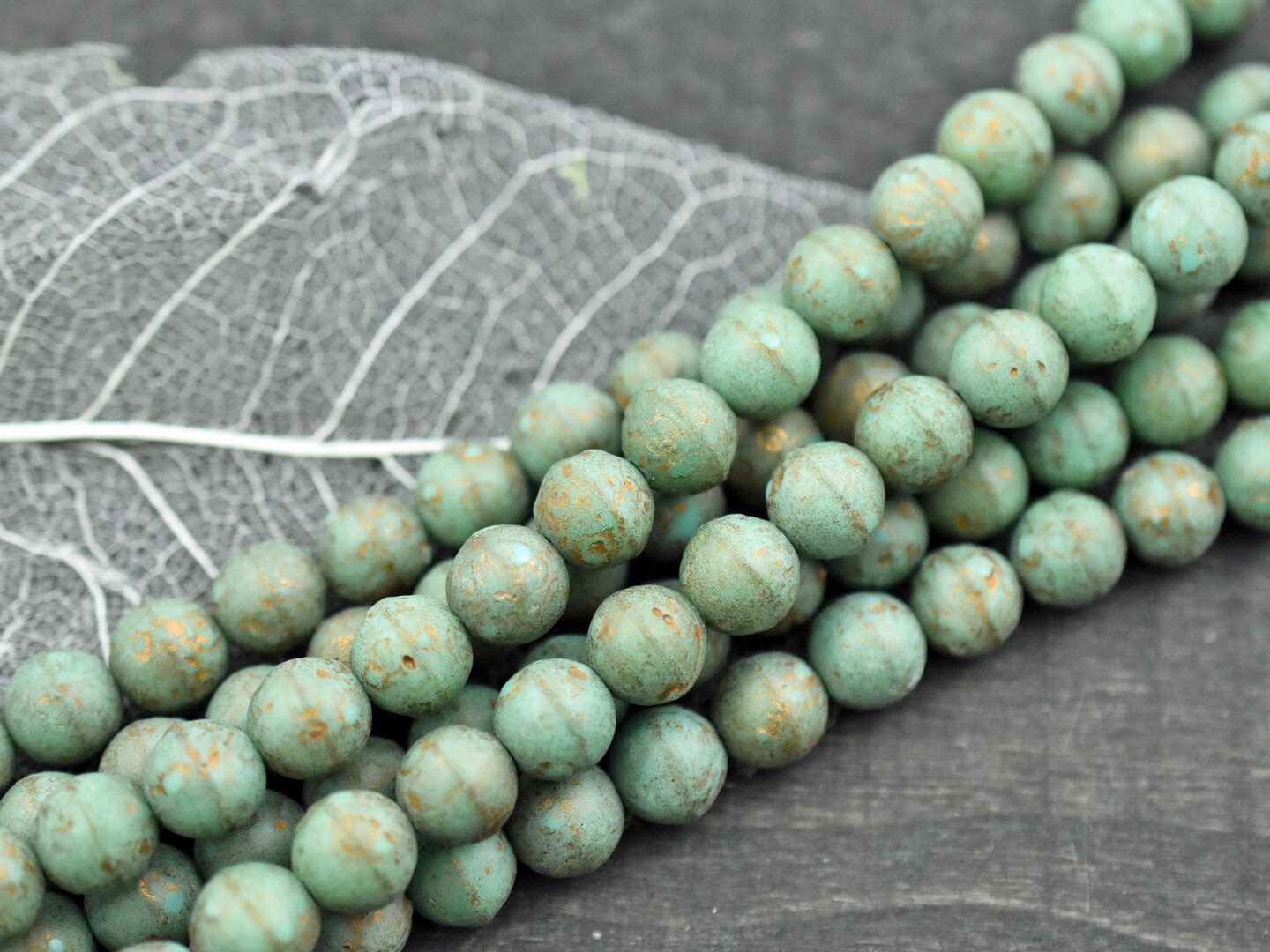 *16 8mm Copper Washed Etched Green Turquoise Round Druk Beads