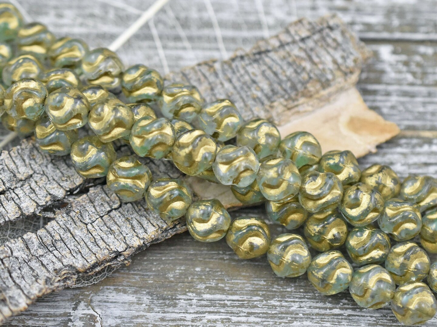 *15* 8mm Gold Washed Mint Crystal Round Love Knot Beads