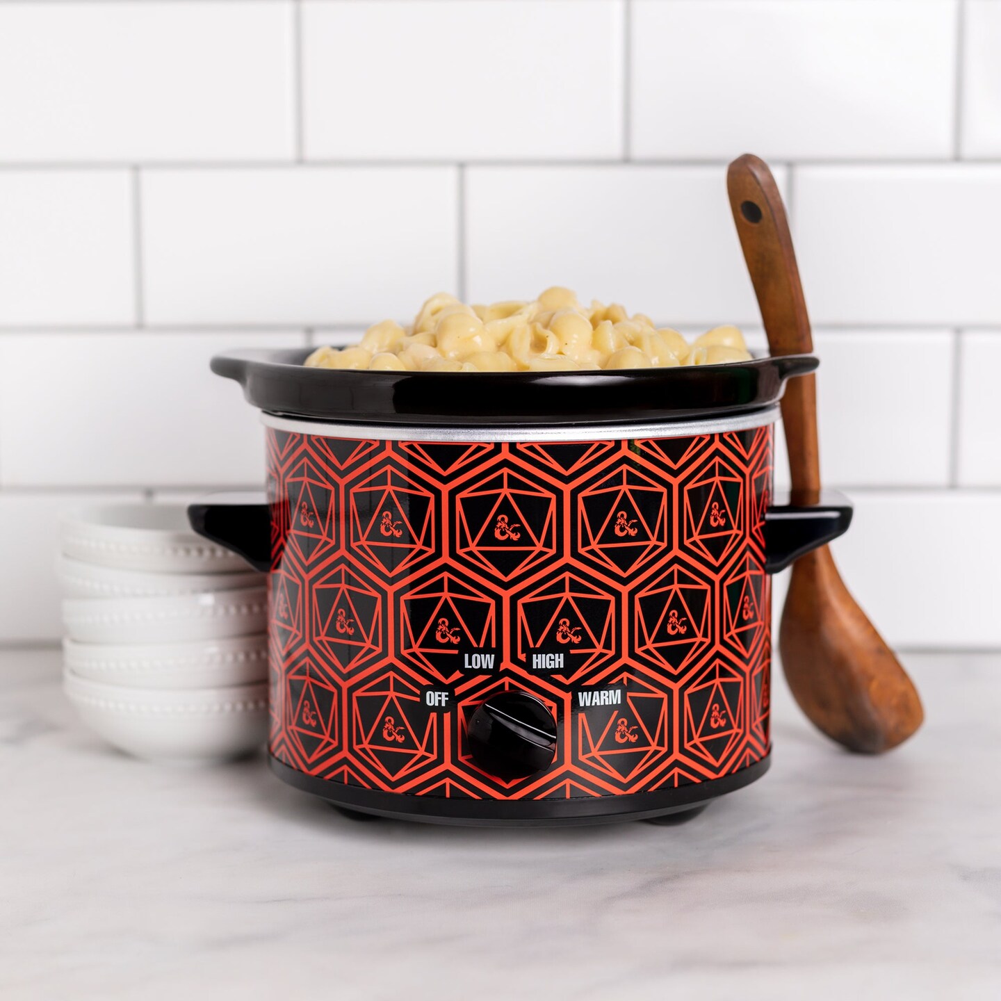 Uncanny Brands Dungeons and Dragons 2 QT Slow Cooker