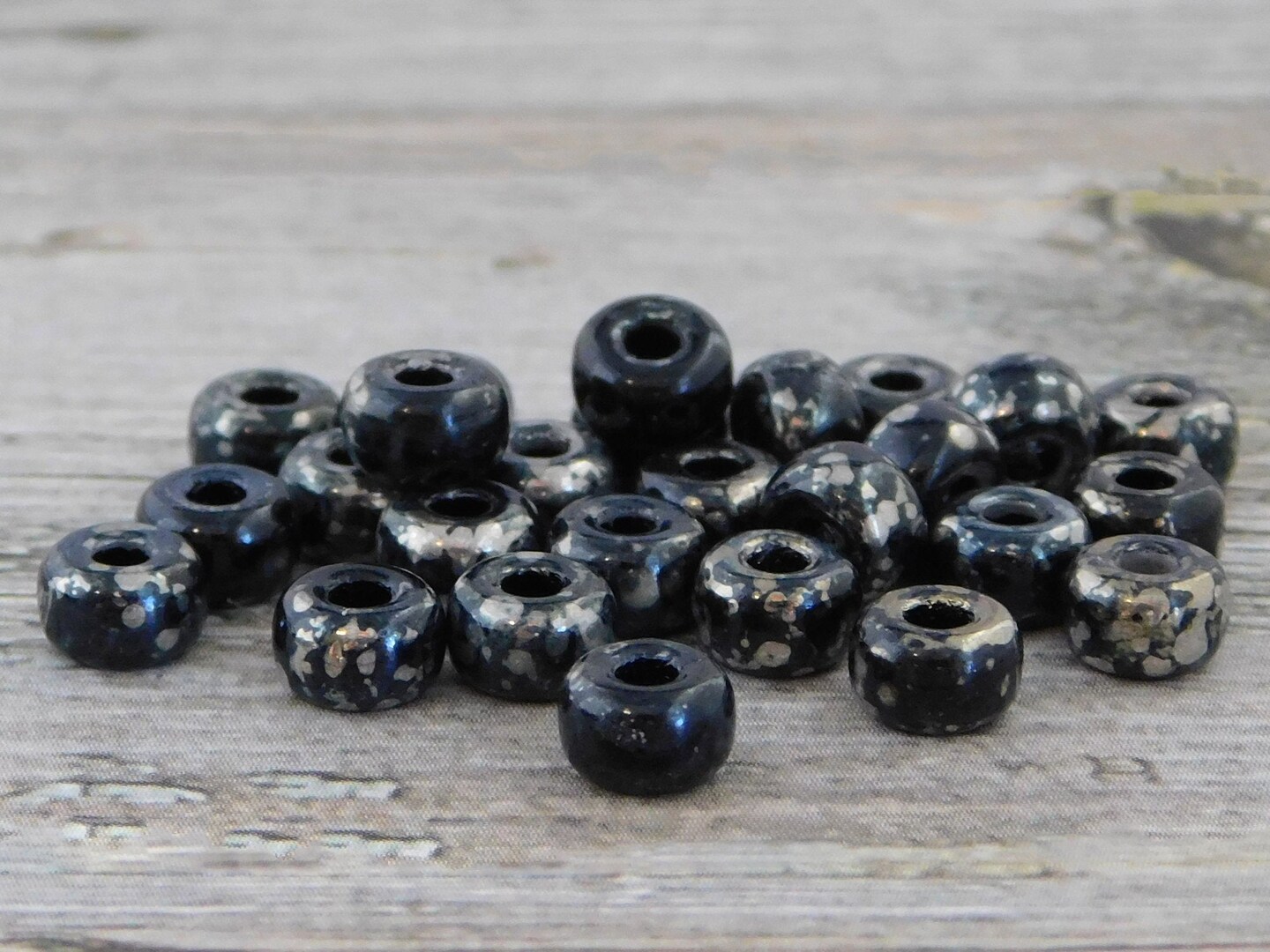 20g Jet Rembrandt 2/0 Matubo Beads