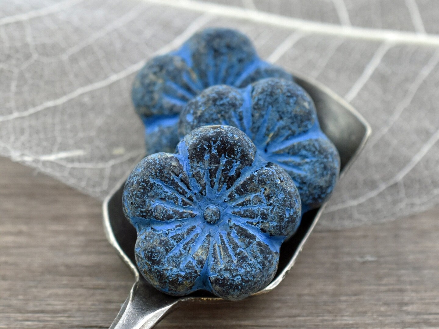 21mm Turquoise Washed Etched Jet Picasso Hibiscus Flower Beads - 2 Beads