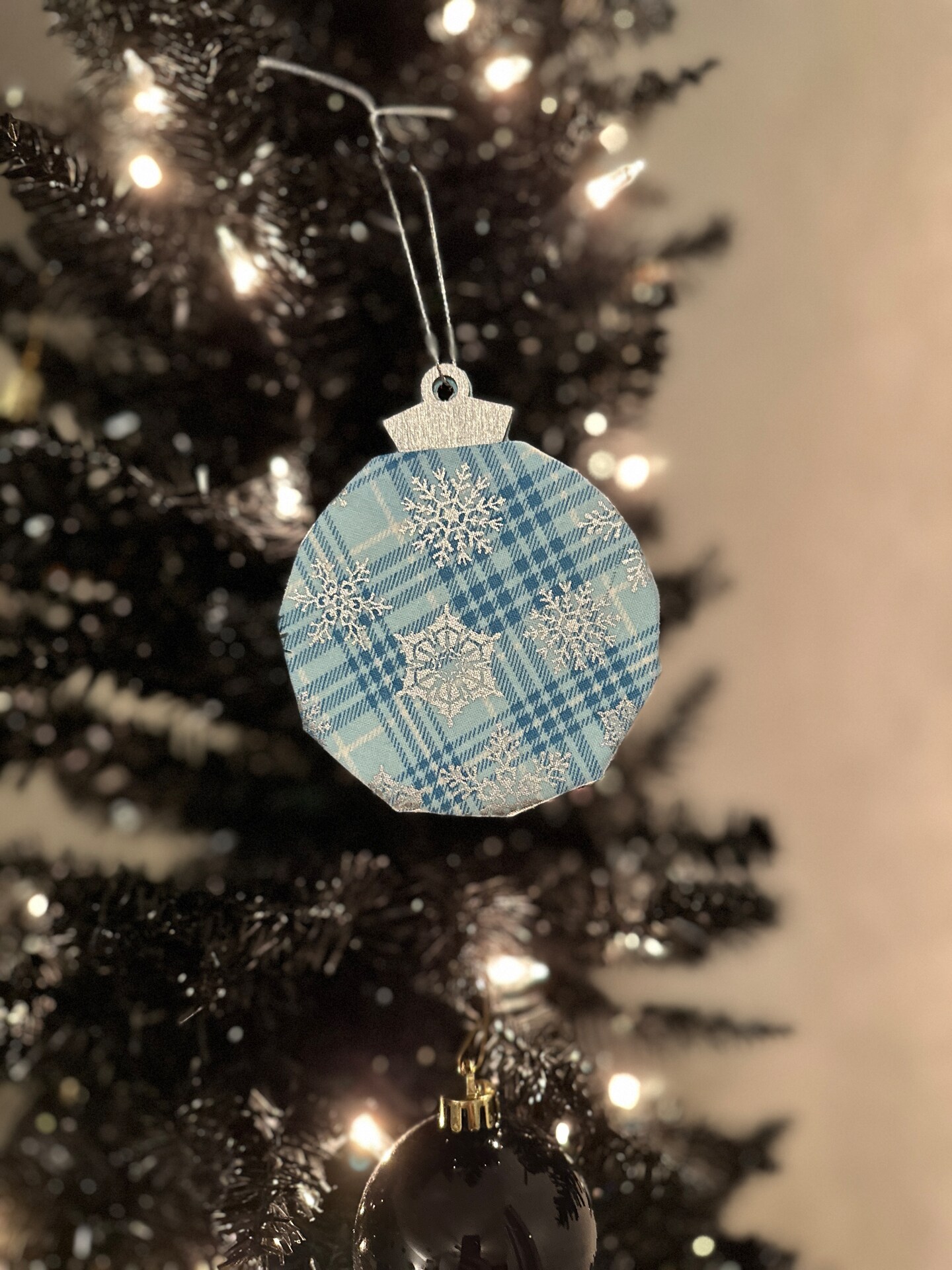 How-To name is Scrap Fabric Ornaments