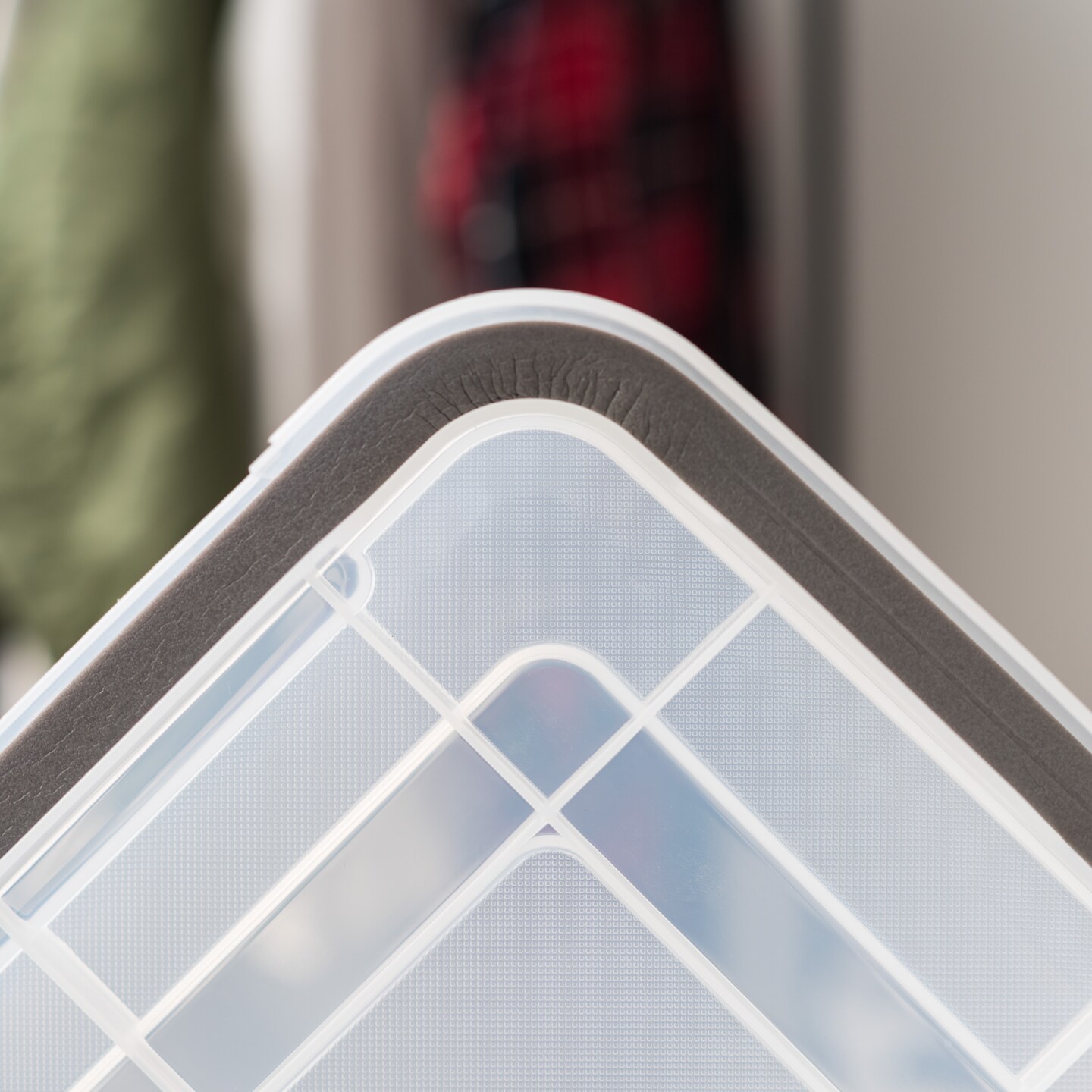 IRIS USA 62qt WEATHERPRO Airtight Plastic Storage Bin with Lid and Seal and Secure Latching Buckles