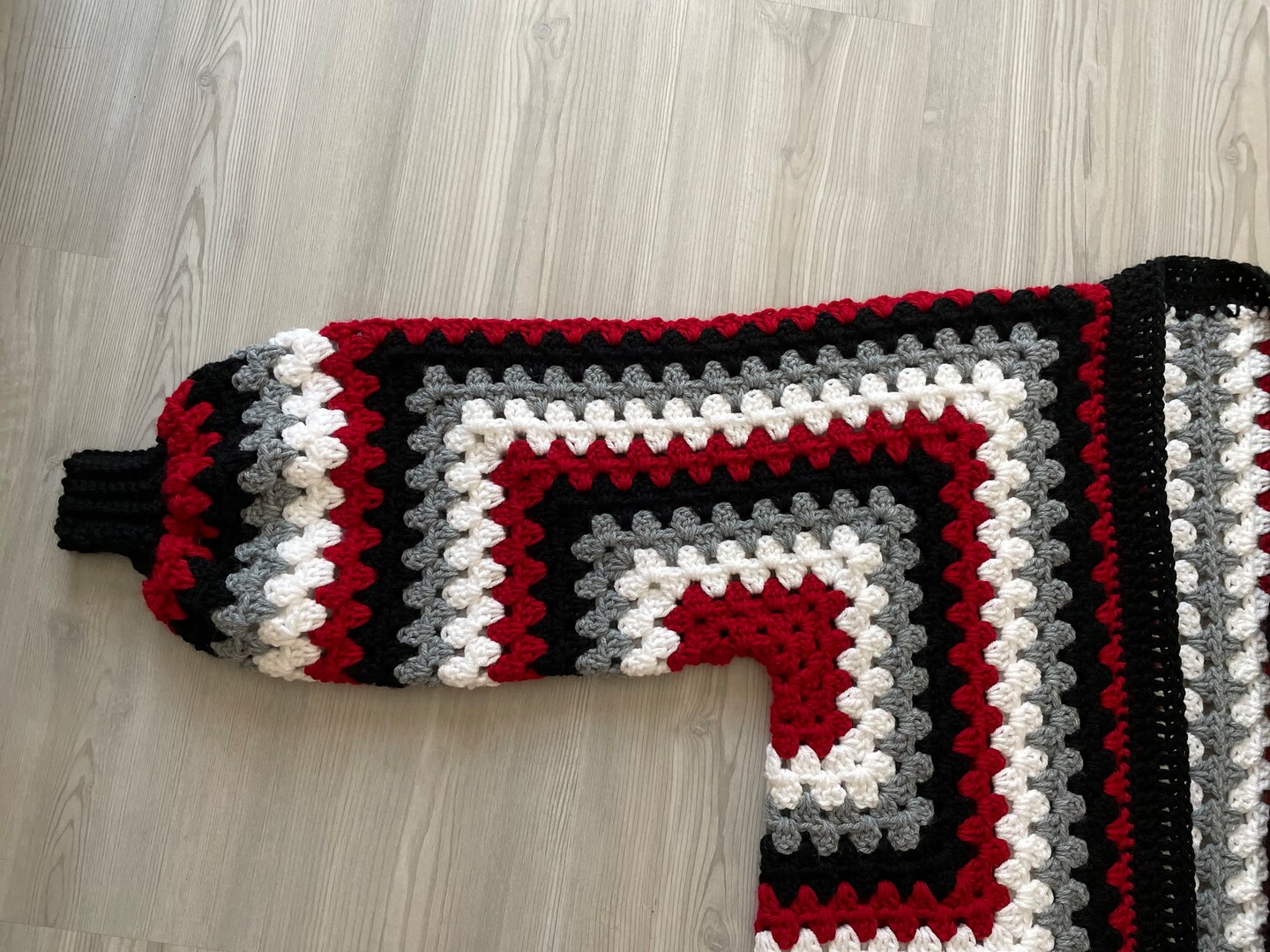 Red black and discount white crochet blanket