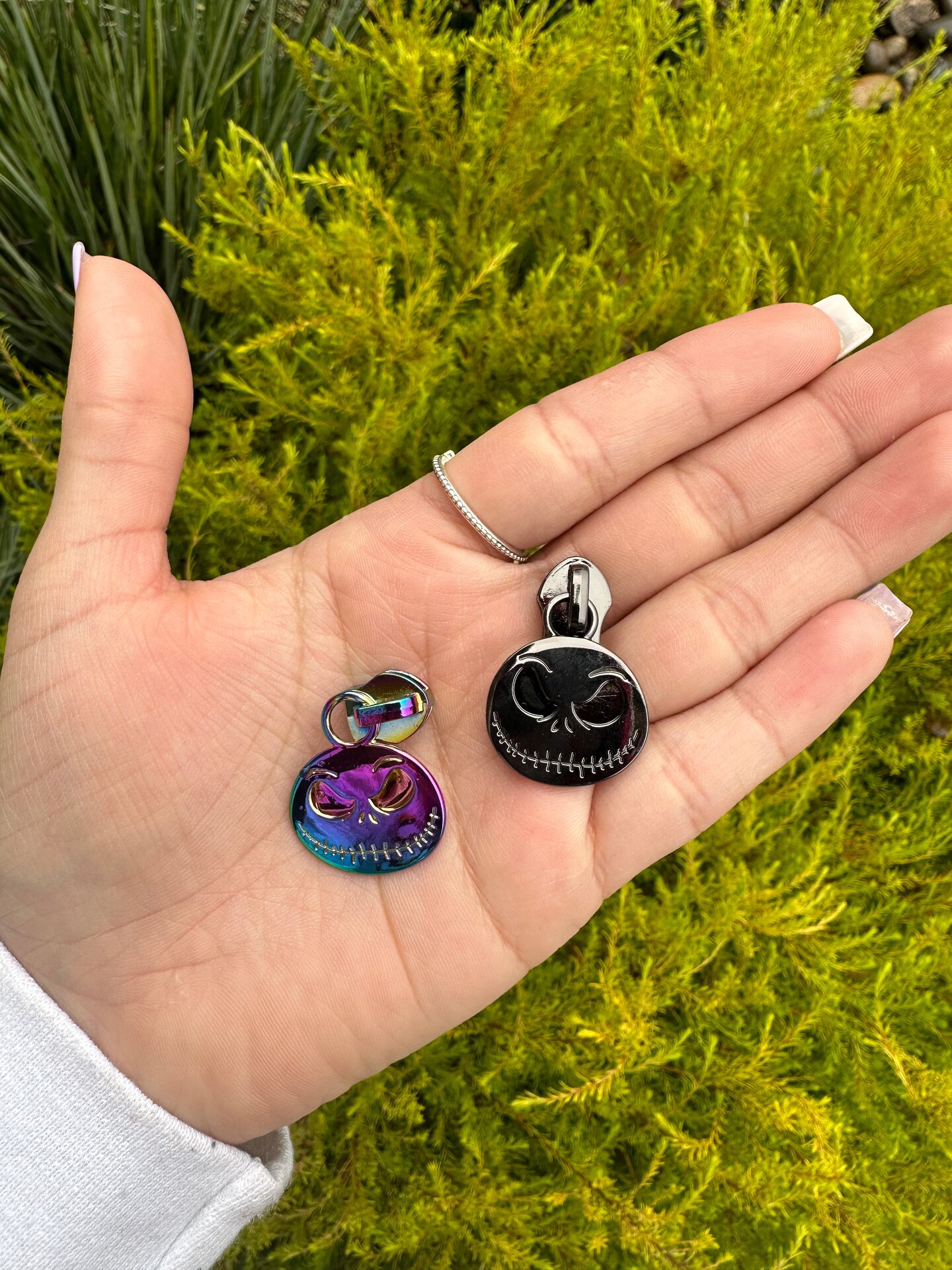 Skeleton zipper pulls