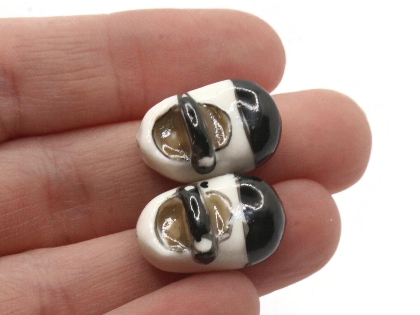 4 20mm Porcelain Buckle Shoe Black and White Footwear Beads