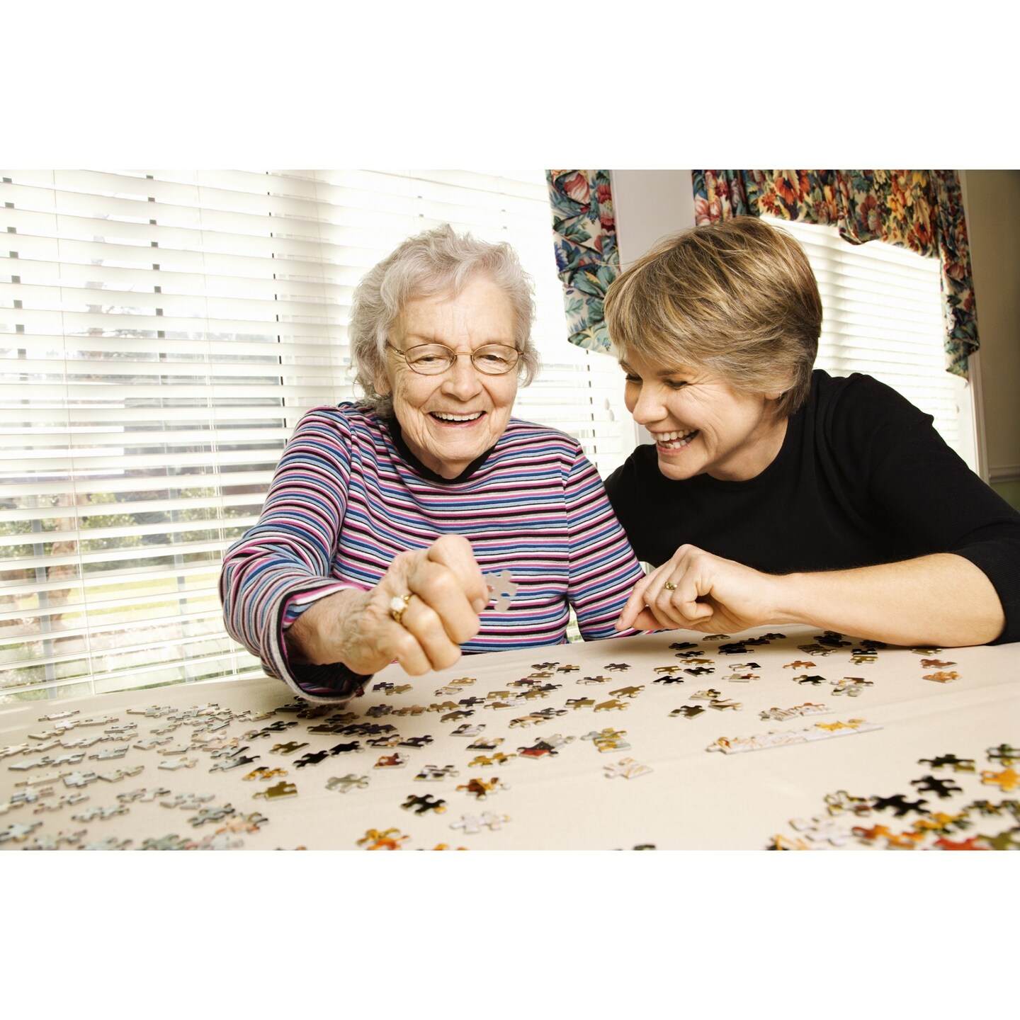 Sunsout Gift Basket 500 pc  Christmas Jigsaw Puzzle 42244