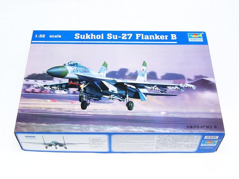 トランペッター　1/32 スホーイ　Sukhoi Su-27 FlankerB Amazon.com: Trumpeter 1/32 Sukhoi Su27UB Flanker C Russian Fighter
