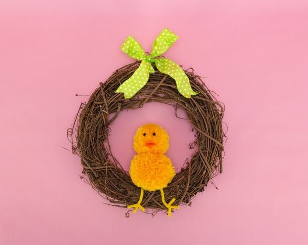 Sunday Makebreak: Pom-Pom Chick Wreath