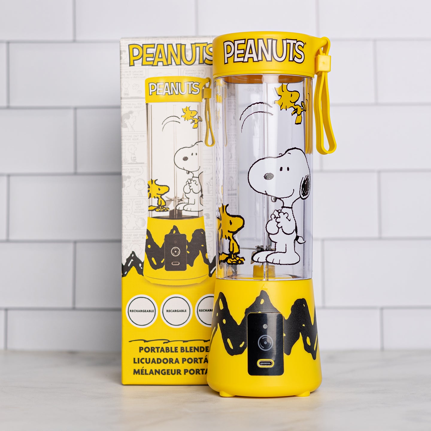 Uncanny Brands Peanuts Snoopy &#x26; Woodstock USB-Rechargeable Portable Blender