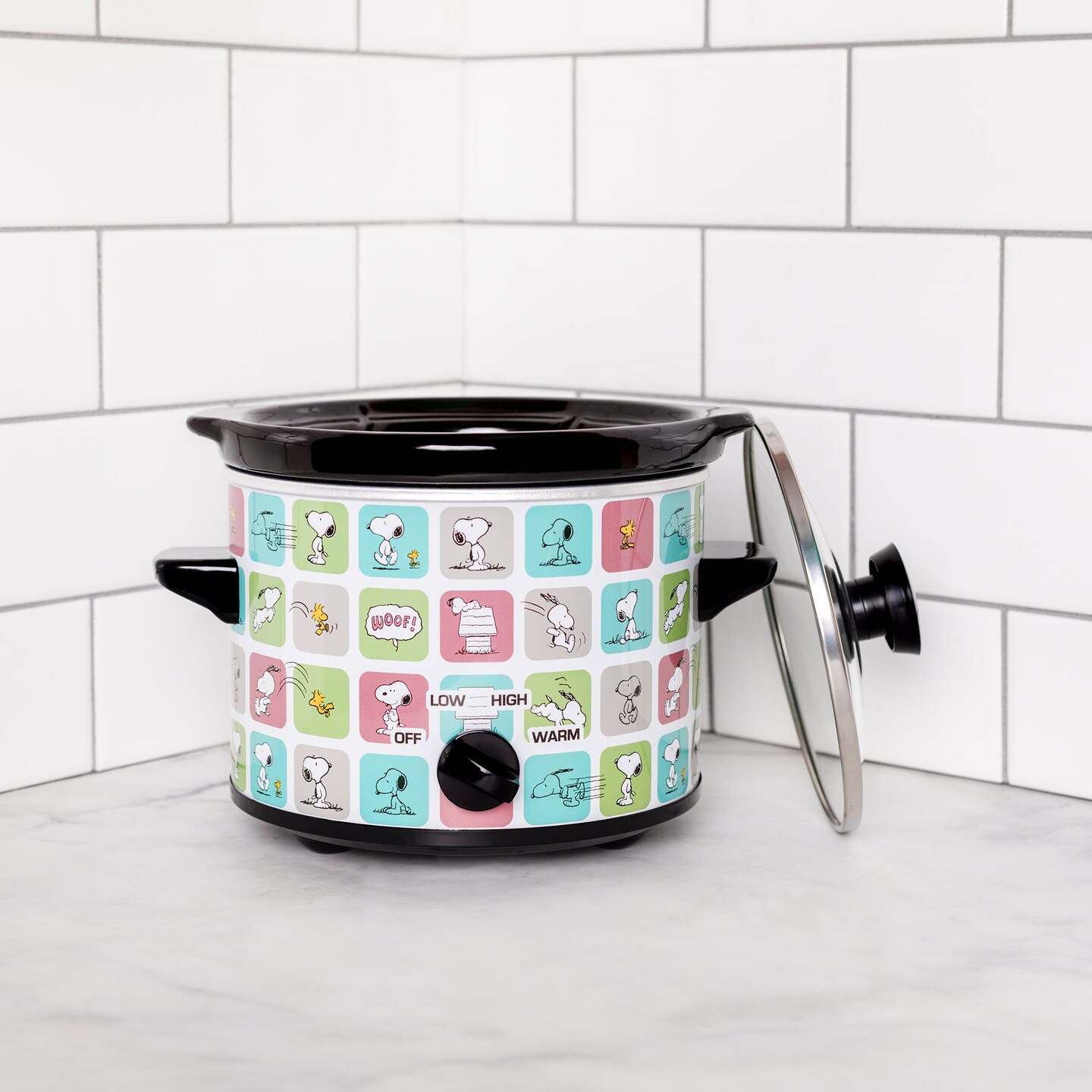 Uncanny Brands Peanuts Snoopy &#x26; Woodstock 2 Quart Slow Cooker
