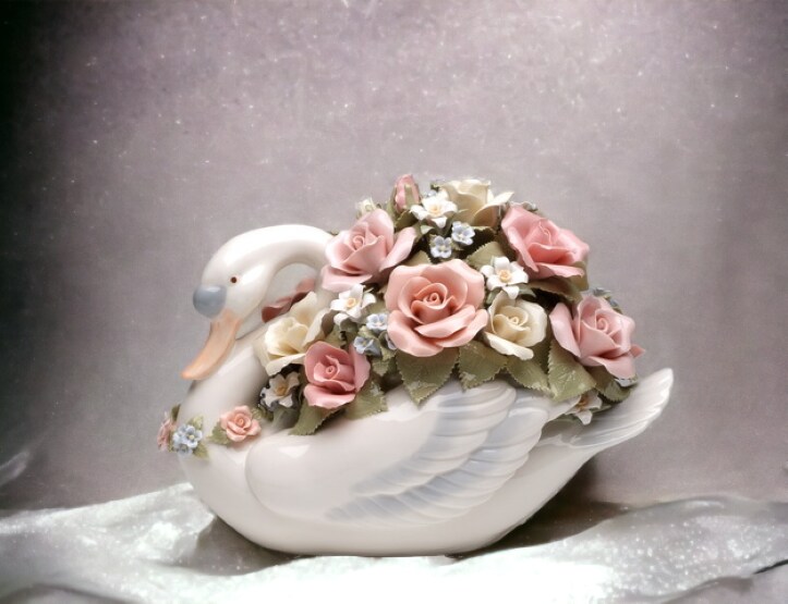 Ceramic Large Swan With Flowers Music Box, Home D&#xE9;cor, Gift for Her, Gift for Mom, Wedding Gift