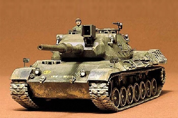 Tamiya 1/35 TAM35064 - 1/35 Tamiya W. German Kampfpanzer Leopard Med Tank Assembly Kit