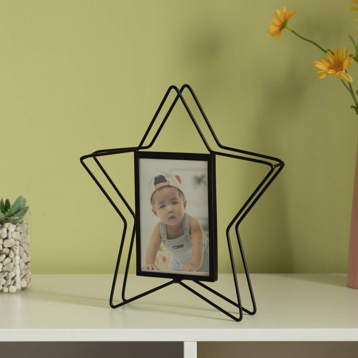 Modern Star Shape Black Metal Decor Photo Frame for Tabletop Display