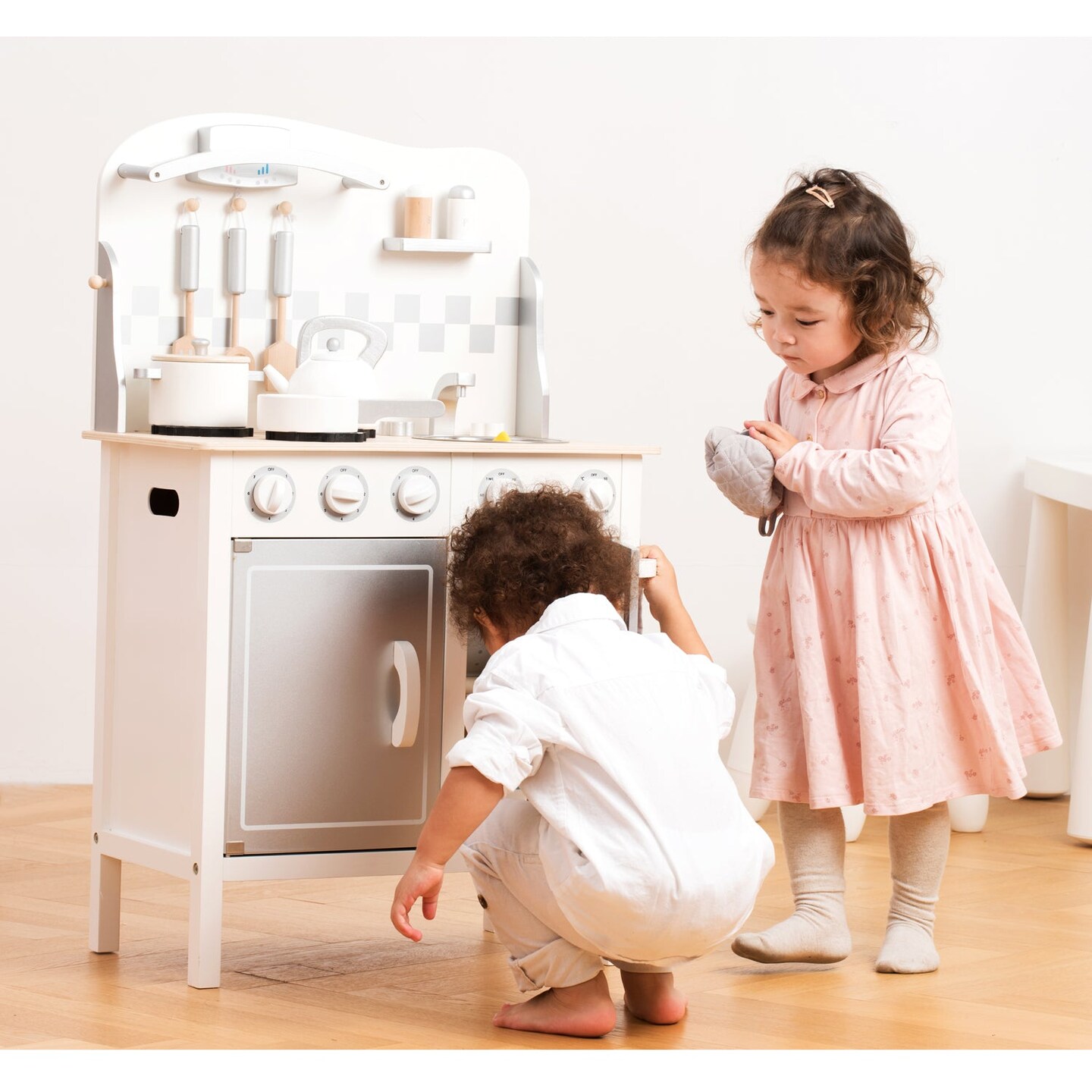 New Classic Toys Kitchenette Bon Appetit DeLuxe, White/Silver