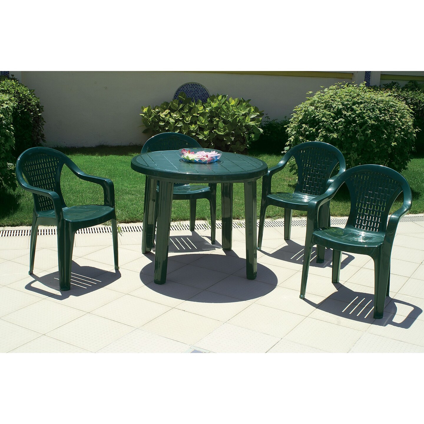 Luxury Commercial Living 35.5&#x22; Green Round Outdoor Patio Dining Table