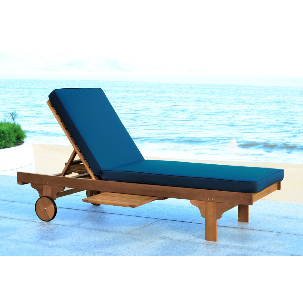 Safavieh   Outdoor Collection Newport Chaise Chair &#x26; Side Table Natural/Navy