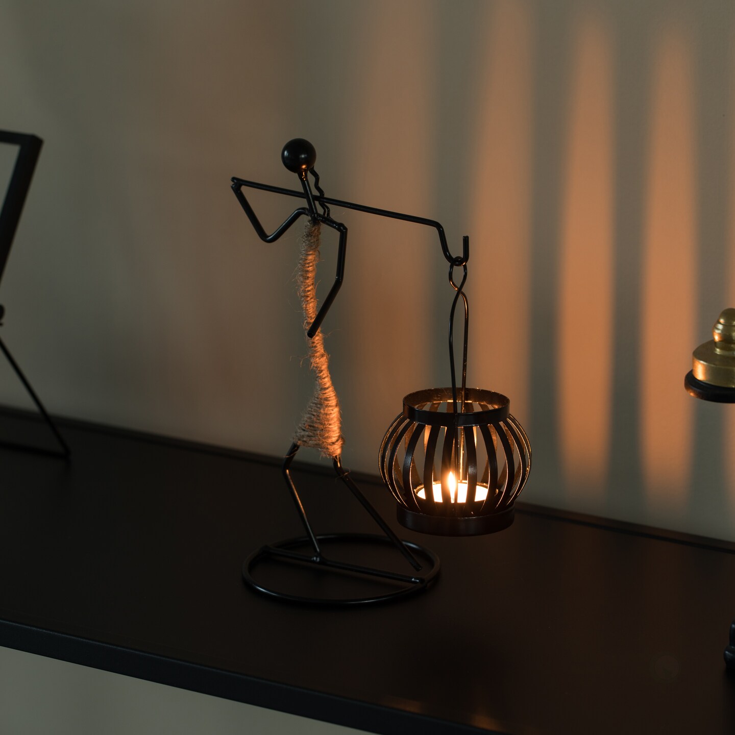Wire Figure Candle Holder Decorative Modern Tea Light Lantern Tabletop Centerpiece Candle Stand