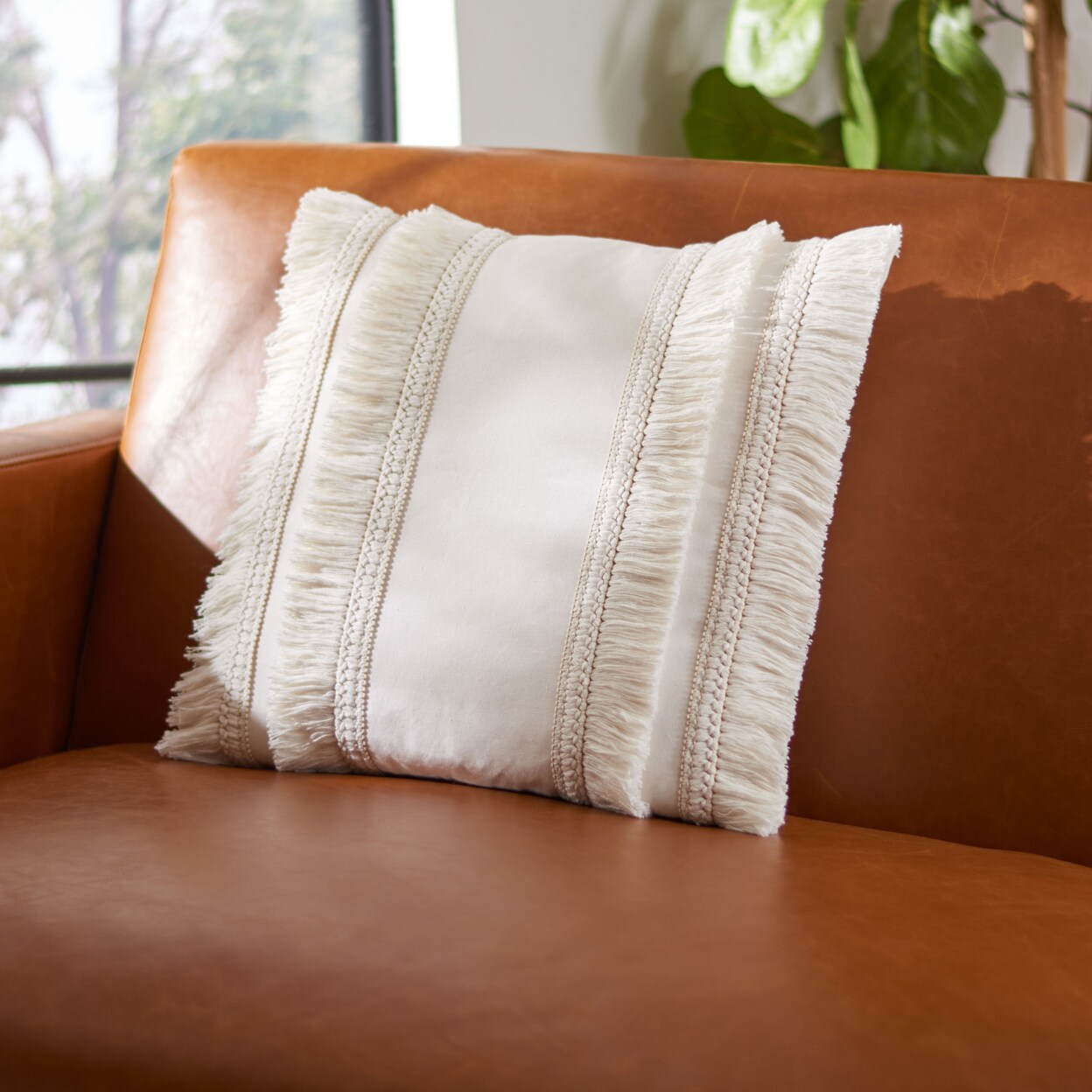 Safavieh Grema Pillow White Bohemian Motif Decorative Pillow Boho-Chic Thow