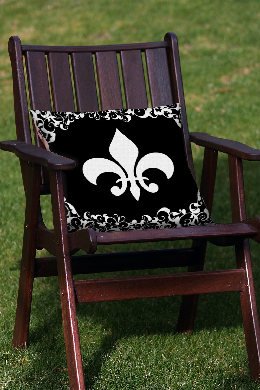 Fleur De-lis Decorative Spring Indoor/Outdoor Pillow Cover (set of 2)