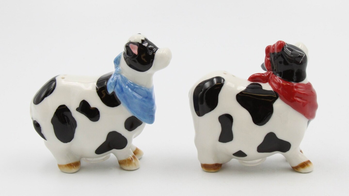 Hand Painted Ceramic Cow Couple Salt &#x26; Pepper Shakers, Home D&#xE9;cor, Gift for Her, Gift for Mom, Kitchen D&#xE9;cor, Farmhouse D&#xE9;cor