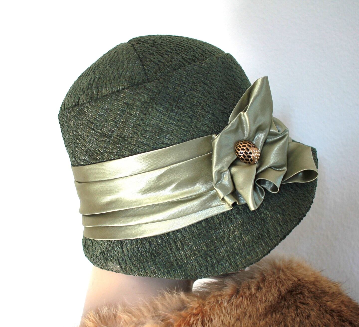 Womens Fall Winter Warm Cloche Hat in 1920's Flapper Style
