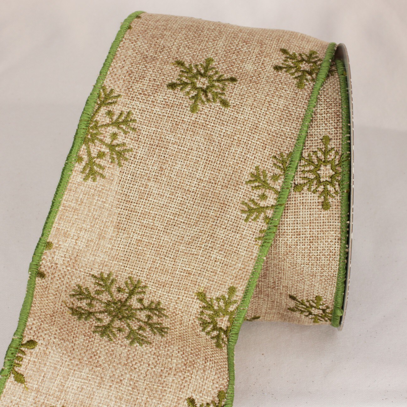 The Ribbon People Natural Green and Beige Burlap Snowflake Wired Craft Ribbon 4" x 10 Yards