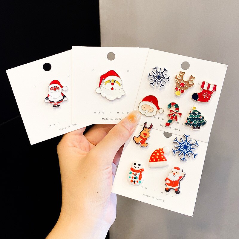 Merry Christmas Metal Badge Brooches Santa Claus Tree Bear Bells Elk Snowflake Enamel Pins For Women Kids New Year Gift Jewelry