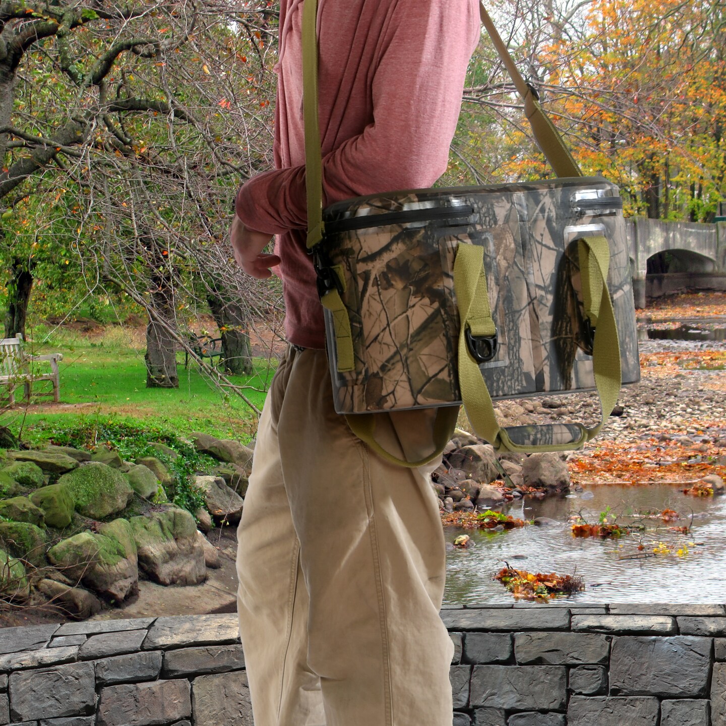 11&#x22; Soft Cooler Bag in Camouflage