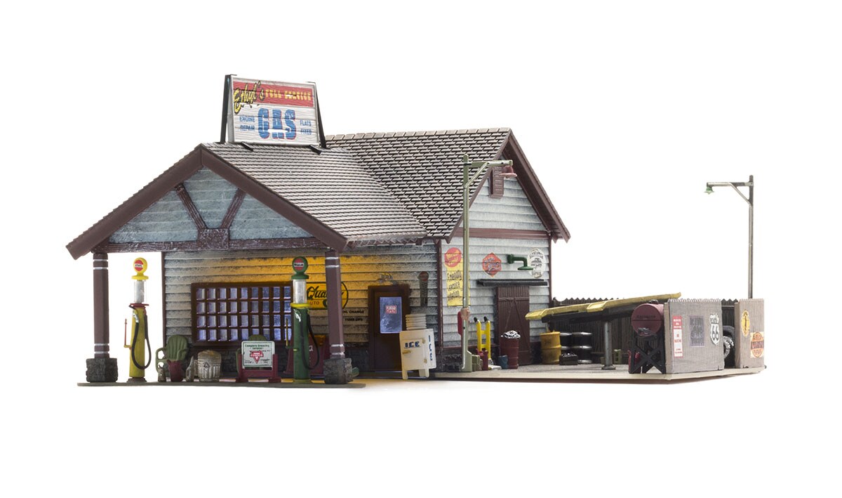 Woodland Scenics   N ETHYL&#x27;S GAS &#x26; SERVICE (LIT)