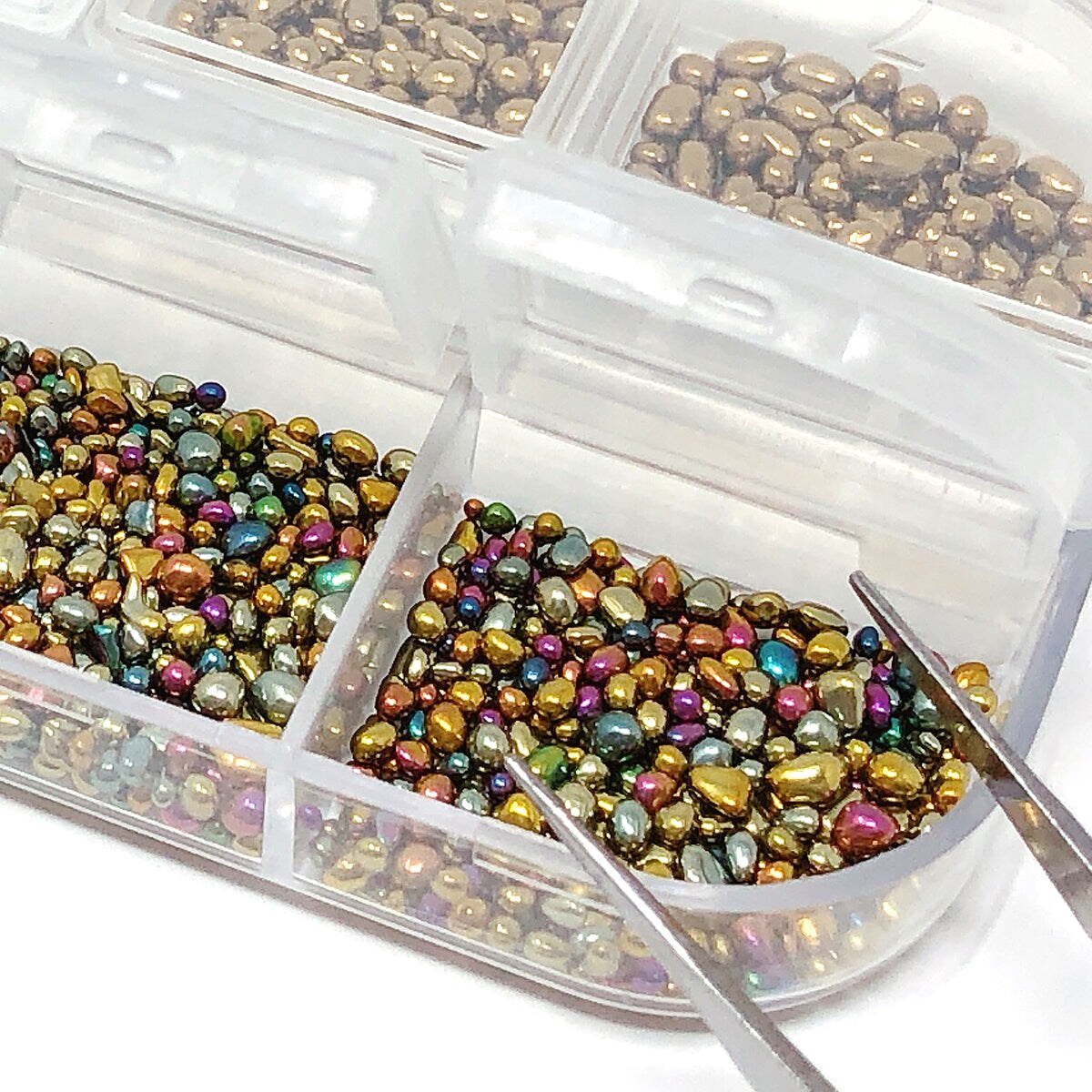 Wrapables Dazzling Nail Art Rhinestones Nail Manicure with Plastic Case