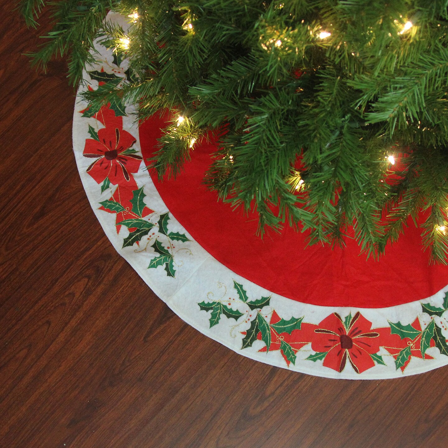 Northlight 48&#x22; Christmas Traditions Red with White Mistletoe Border Christmas Tree Skirt